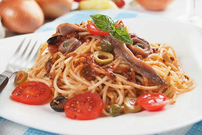 Spaghetti en salsa picante de anchoas